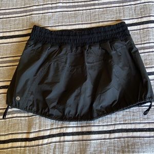 Women’s Lululemon run tracker skirt
